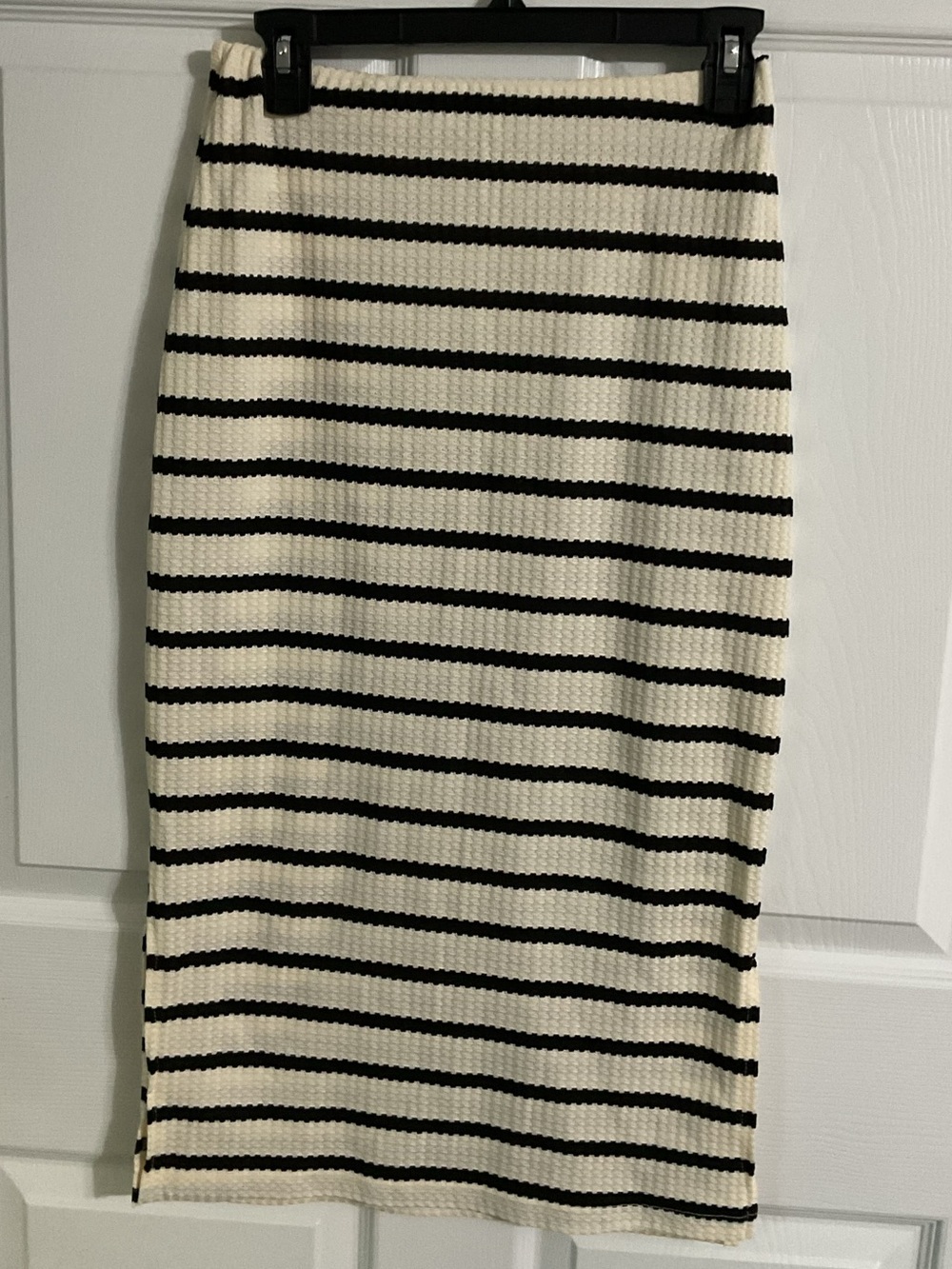 SHEIN Black and Cream Striped Ribbed Pencil Skirt size M